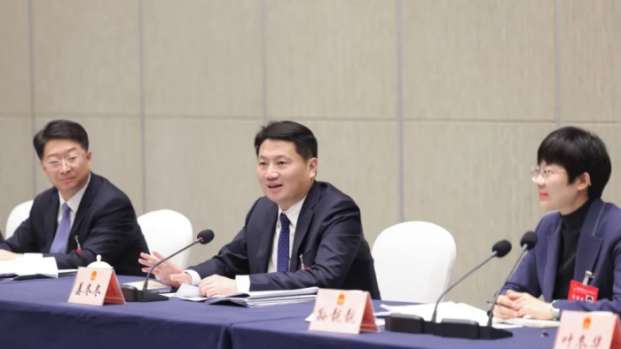 姜冬冬参加姜堰区、兴化市、海陵区代表团审议